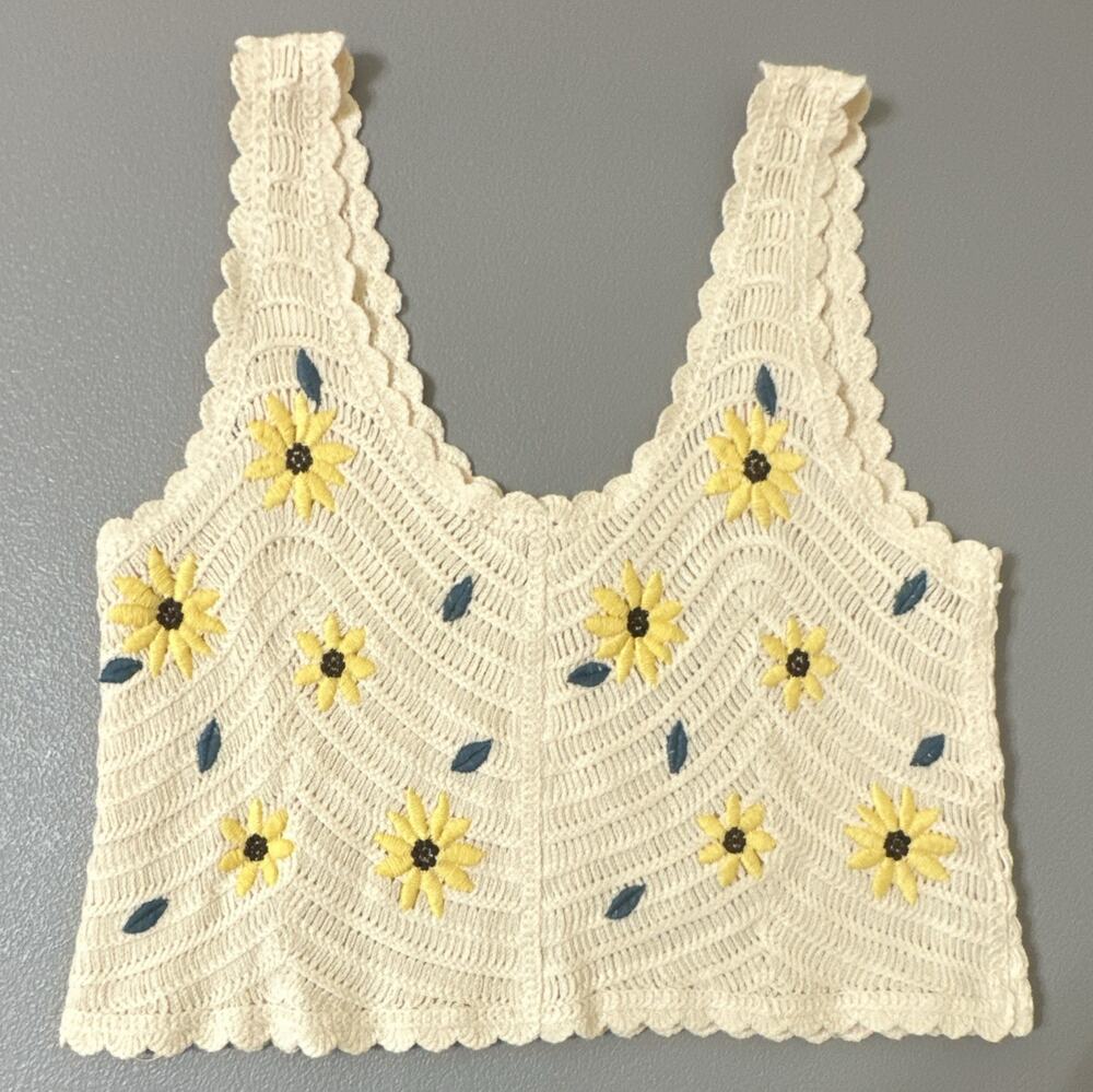 New in Women's Cream Crochet V-Neck Sleeveless Cropped Floral Sweater Vest S/M